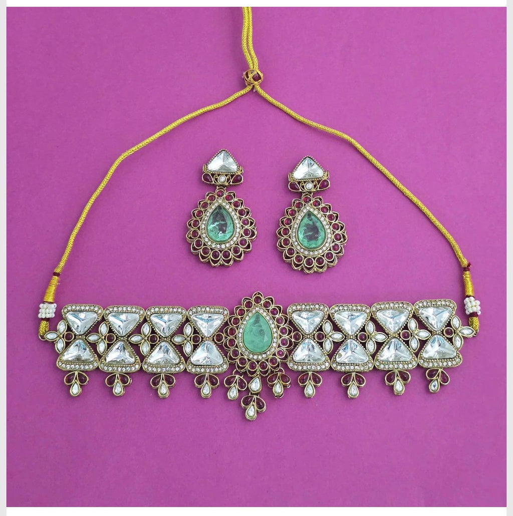 Antique Kundan Choker Necklace Set