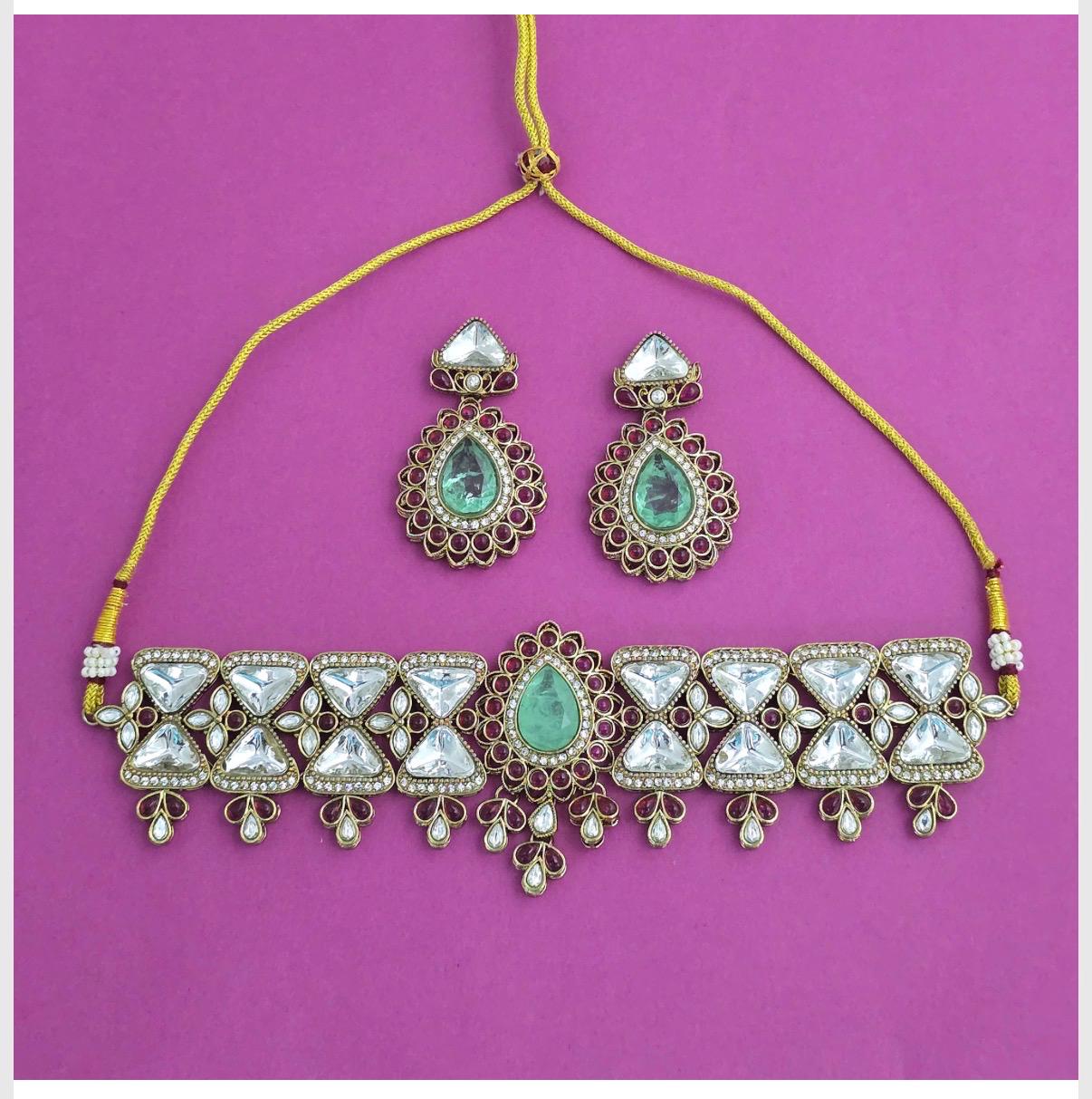 Antique Kundan Choker Necklace Set