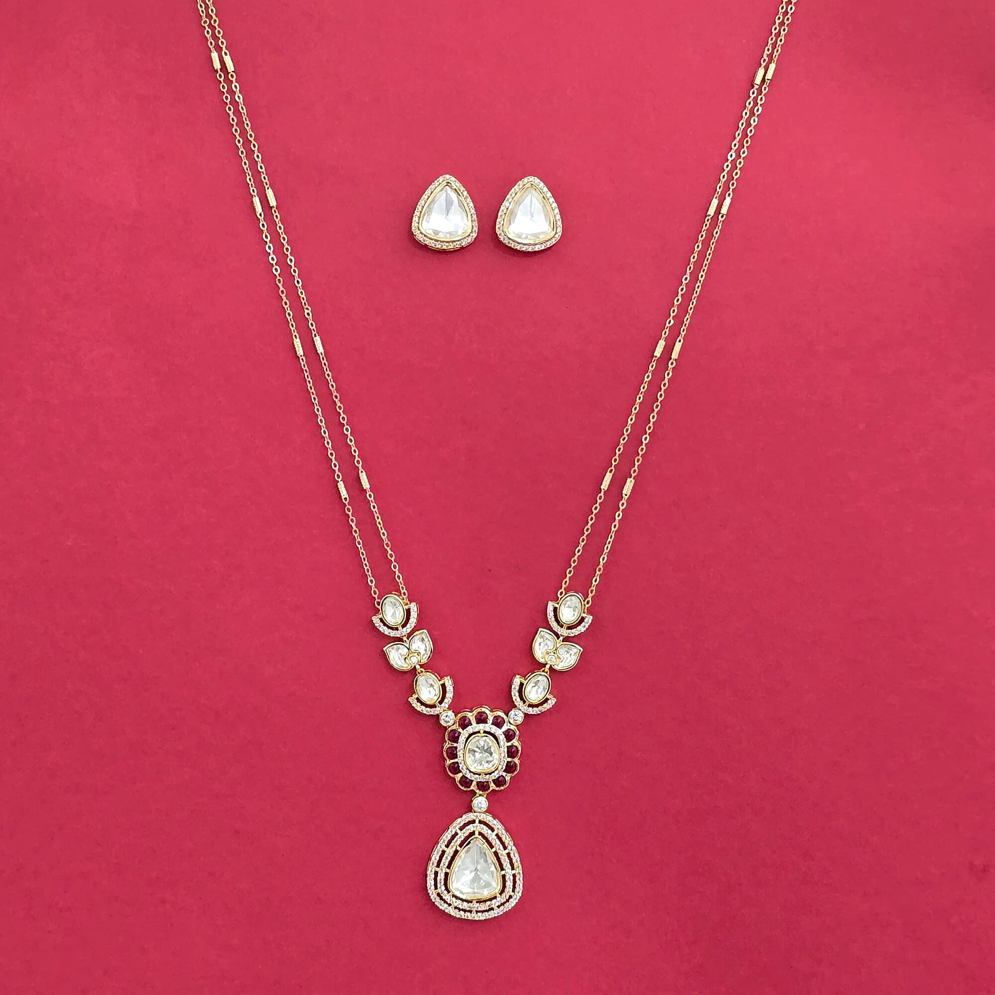 Delicate Kundan Pendant Set