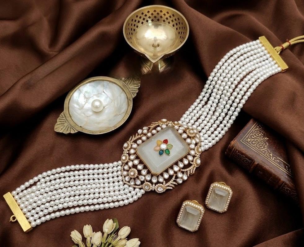 Emrald Stone With Pearl Choker Set