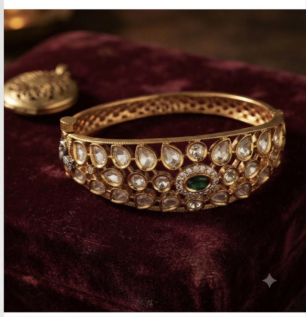 Kundan Kada With Green Stone